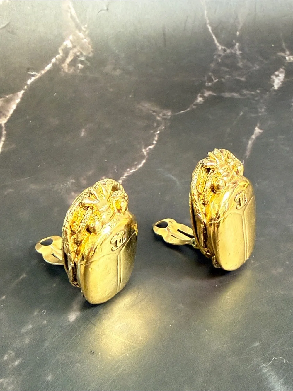 CHANEL Gold Scarab Clip-On Earrings - Shiny Gold Tone